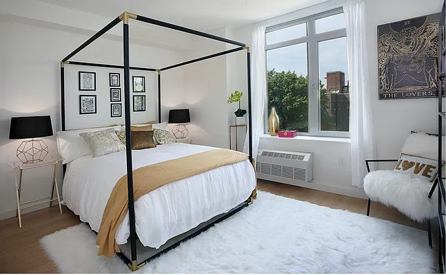 Rented by Red Apple Group | media 19