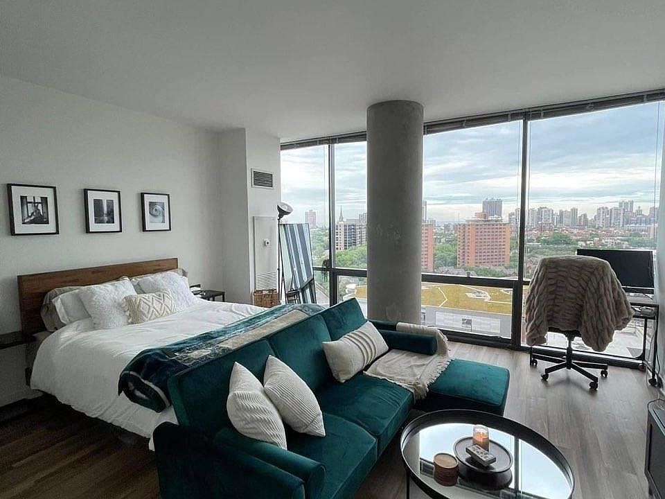 1st image of 841 W Blackhawk St #1503