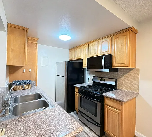 2328 N Ontario St #B — Photo 3