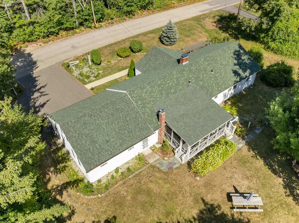 16 Canopache Road, Wolfeboro, NH 03894