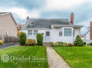 2970 Ruth Rd, Wantagh, NY 11793