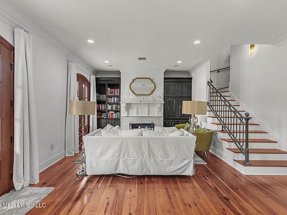 5th image of 113 Carlton Blvd