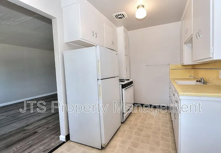 4439 V St #5 — Photo 22