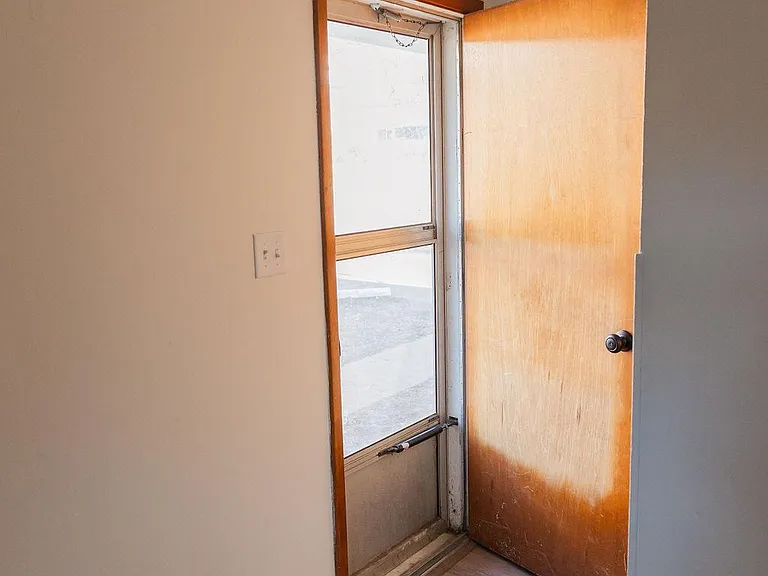 419 E Watrous Ave — Photo 21