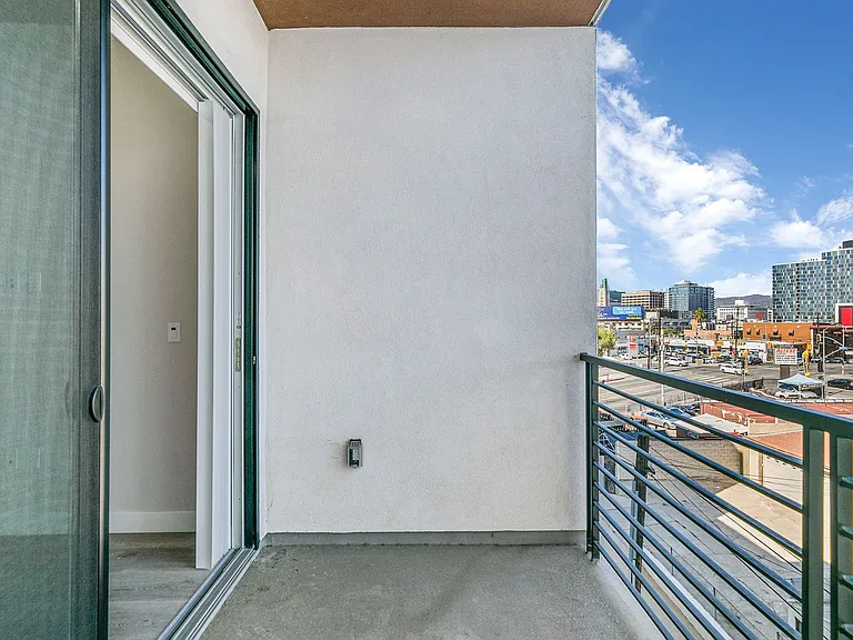 825 Coronado-Building — Photo 62