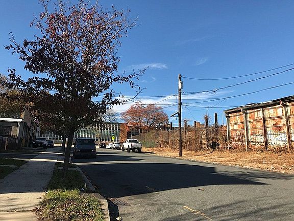 5th image of 40-42 Elwood Ave