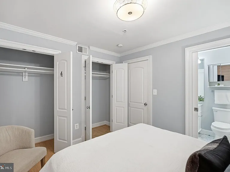1740 18th St NW #T2 — Photo 7