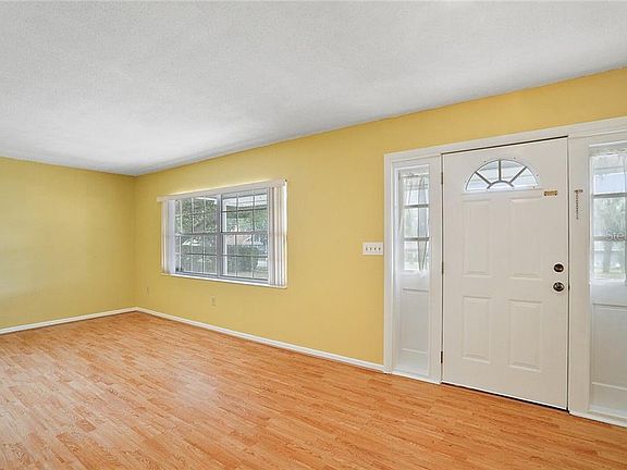 3rd image of 1521 Park Dr