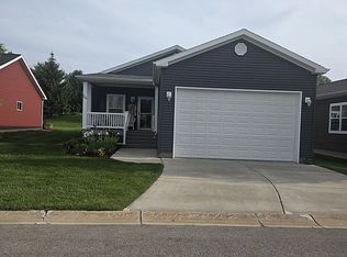 5624 Kingsley Dr, Rockford, MI 49341
