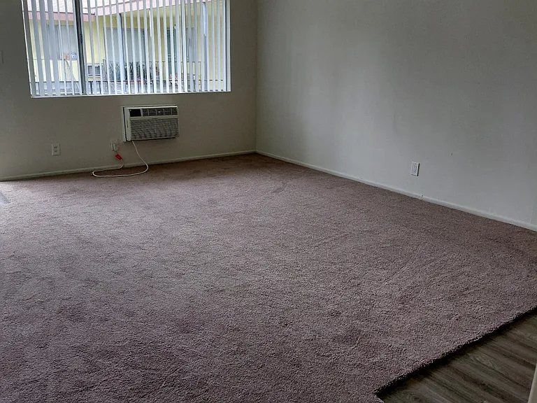 Berkley Square Apartments — Photo 3