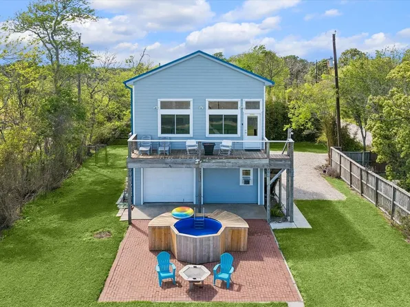 2015 Crescent Dr, La Porte, TX 77571