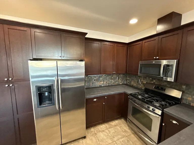 150 Liberty St NE — Photo 30