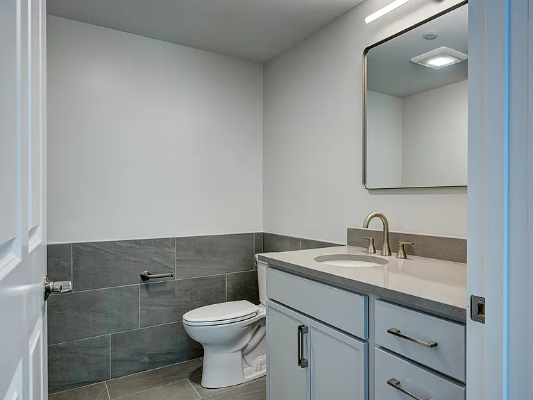 2059 Lafayette Rd #204 — Photo 32