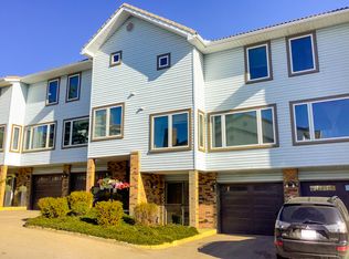 26 Coachway Gdns SW, Calgary, AB T3H 2V9