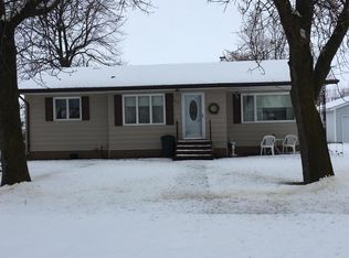 206 S 4th St, Drayton, ND 58225
