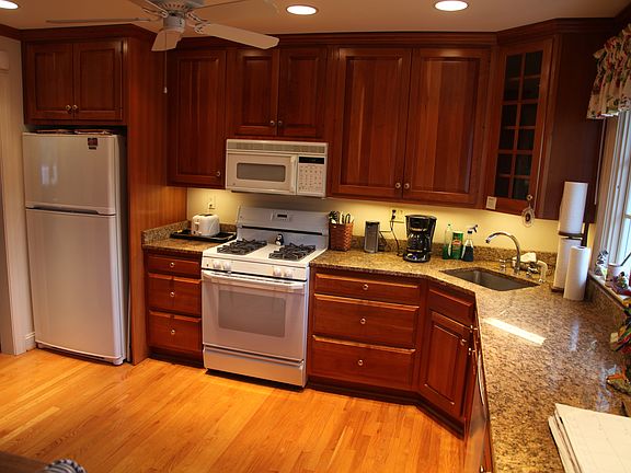 5th image of 3206 Juniper Ln