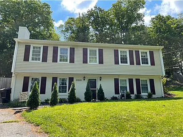 3030 Sedgefield Rd, Roanoke, VA 24015