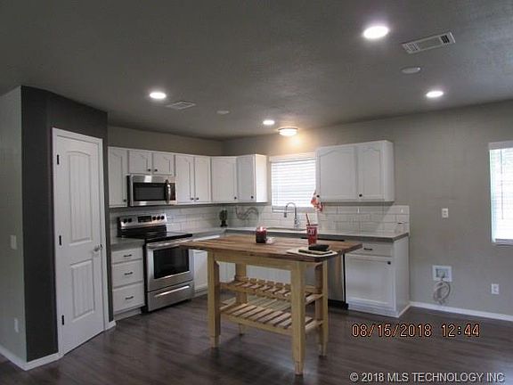 3rd image of 1515 Trenton Cir