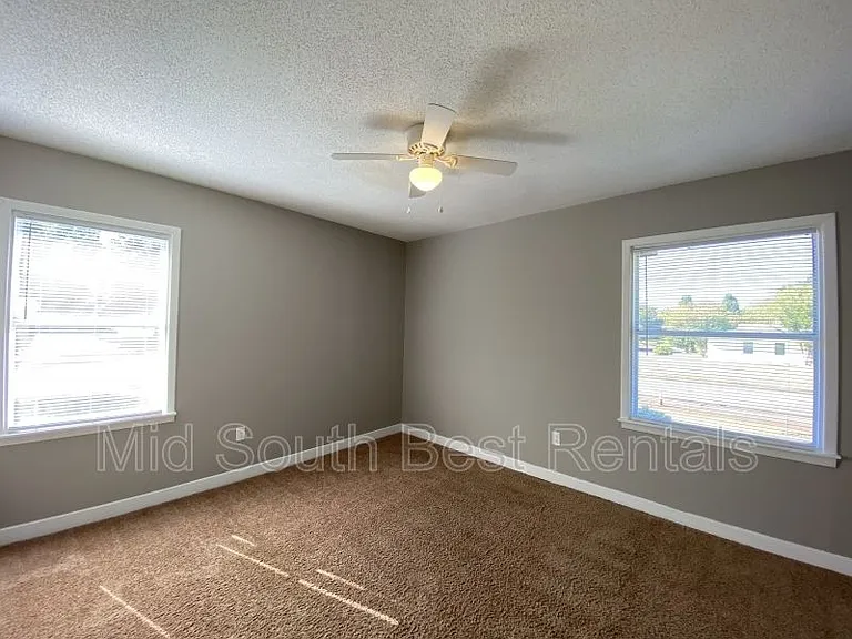 1356 S White Station Rd — Photo 4