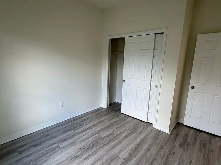 1060 San Cristobal Ave — Photo 4