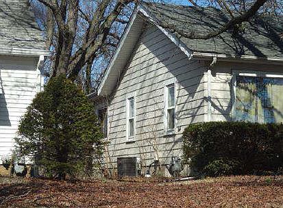 2nd image of 768 W Hazel Ave