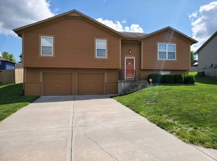 7317 E 122nd St, Grandview, MO 64030