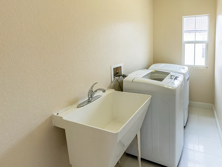 10623 Mona Way — Photo 25