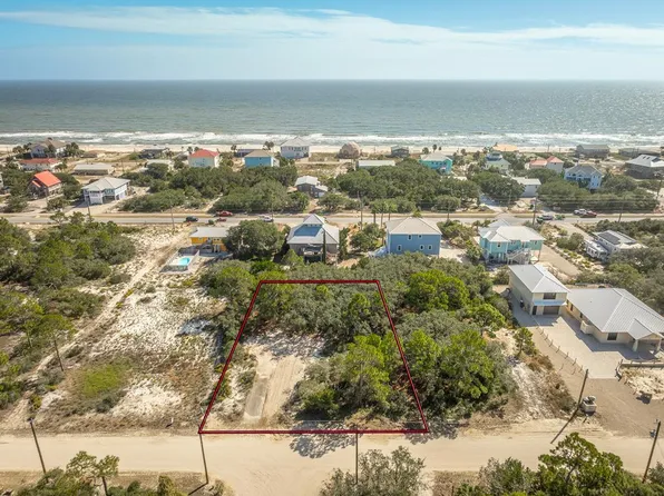 1048 W Pine Ave, Saint George Island, FL 32328