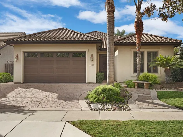 1263 Lakeshore Dr, Lodi, CA 95242