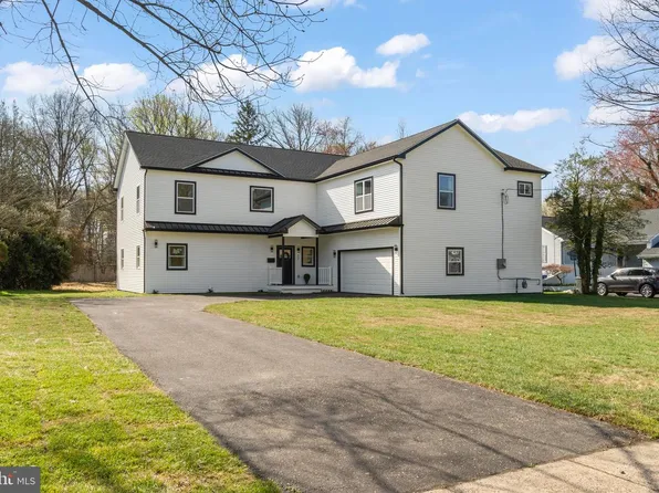 32 Wagon Bridge Run, Moorestown, NJ 08057