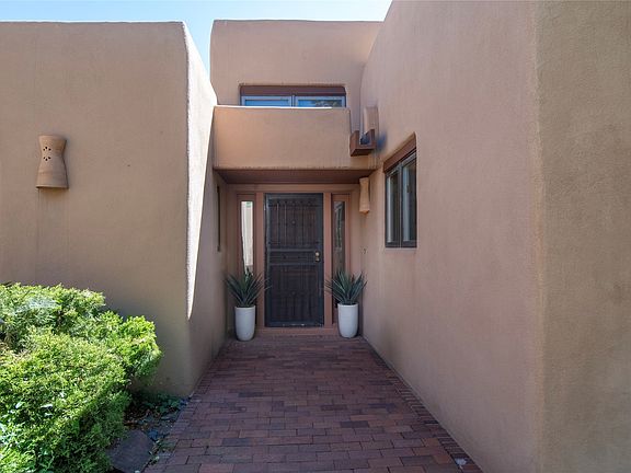 3rd image of 717 Calle Del Resplandor
