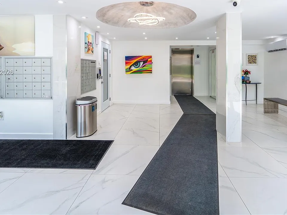 720 Collins Ave #506