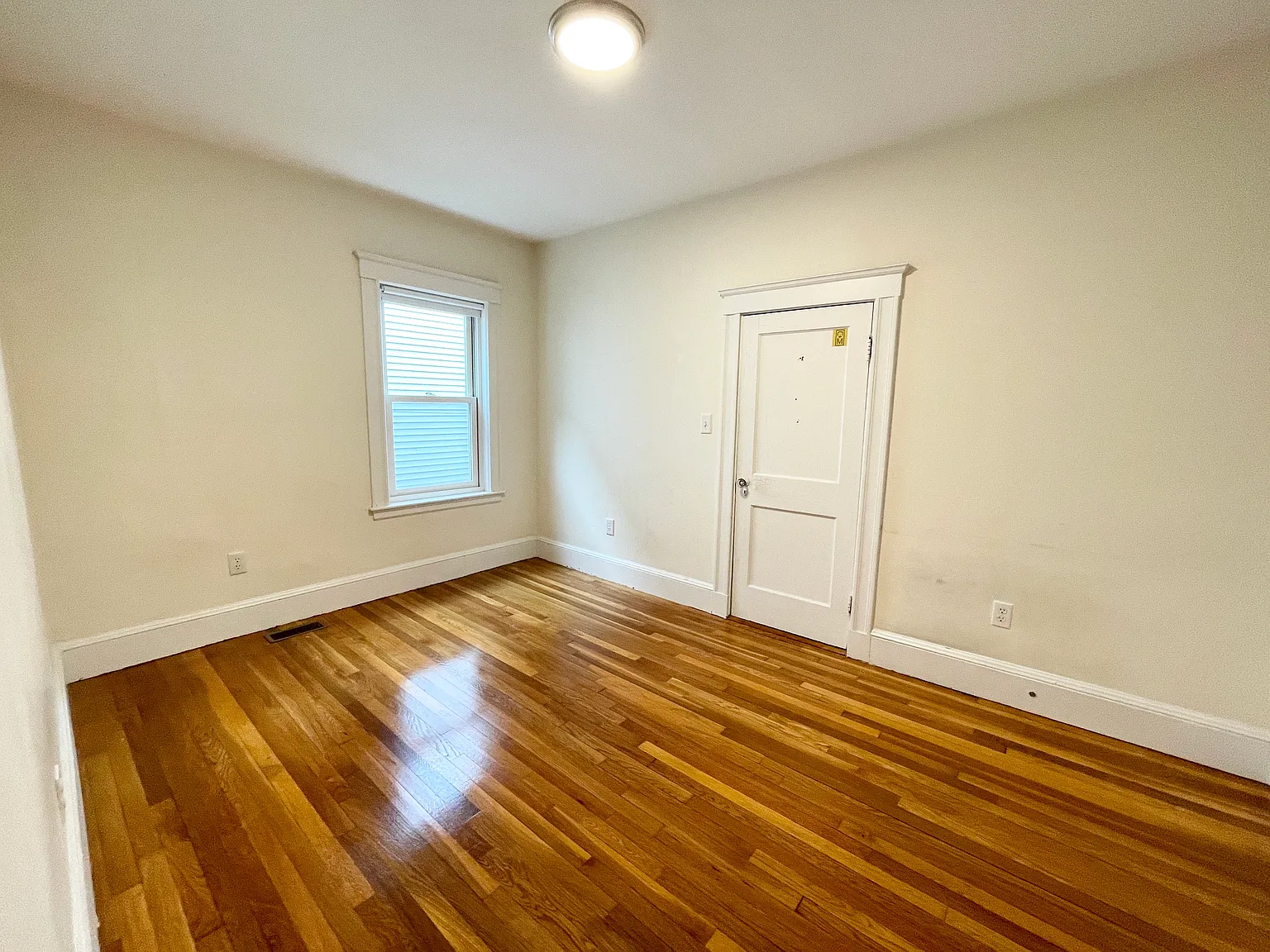 5 bed, 9999 sqft, $8,000 — Photo 4