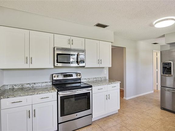 4th image of 740 Crestview Dr