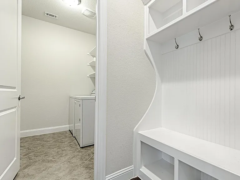 1208 Uplands Dr — Photo 13