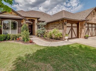 2713 SE 6th St, Moore, OK 73160