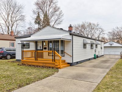 26044 Osmun St, Madison Heights, MI, 48071