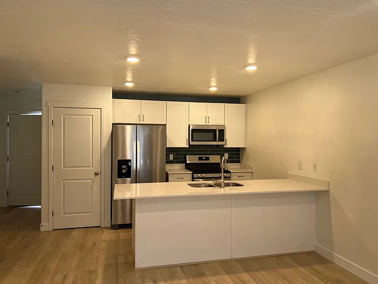 1802 W 700 S — Photo 22