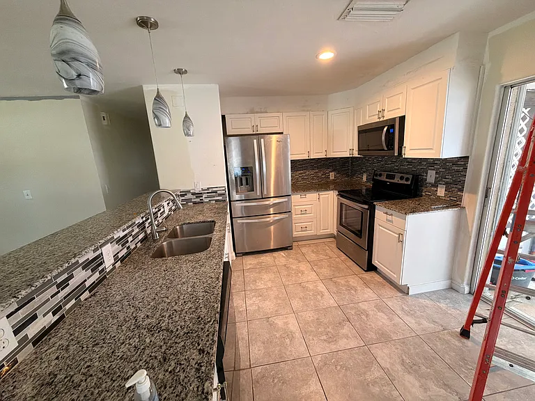 19145 Miami Blvd — Photo 18