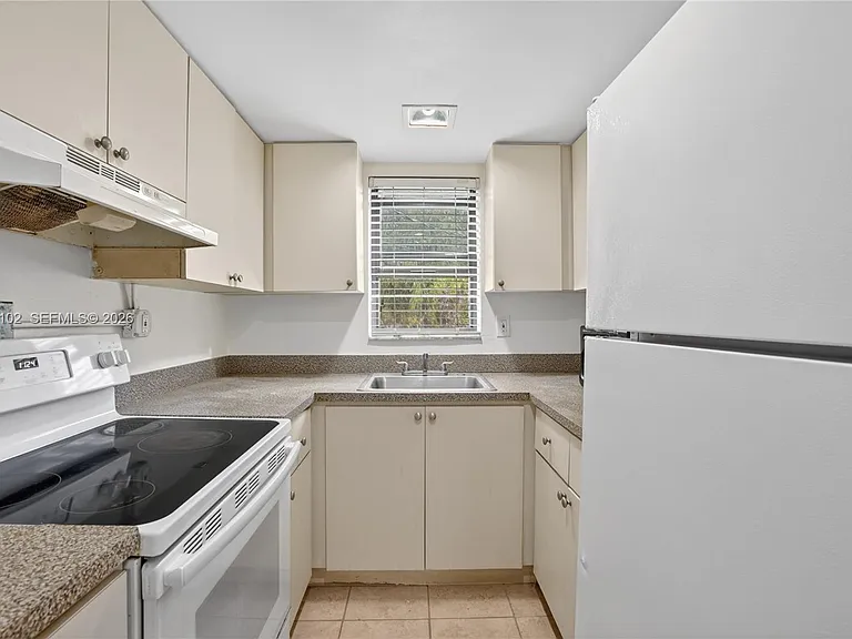 1600 S Le Jeune Rd #9 — Photo 9