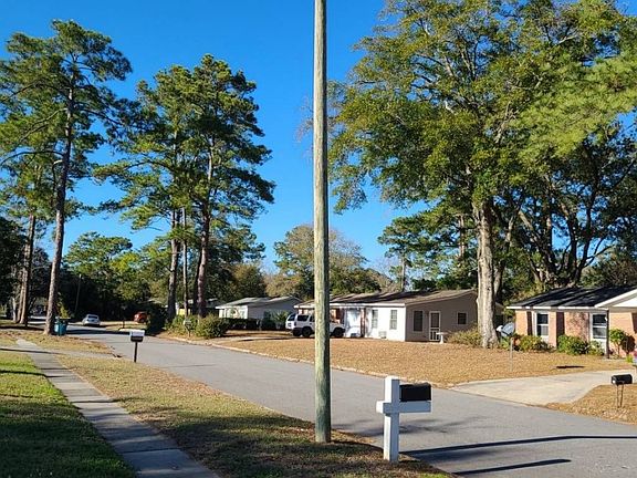 4th image of 11 McLaughlin Ct