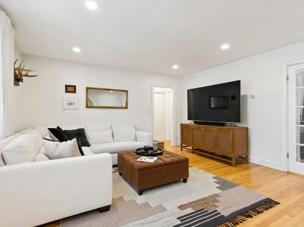 9B Hammond Pond Pkwy #A2, Chestnut Hill, MA 02467