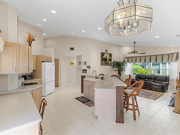 4th image of 560 NW 110th Avenue