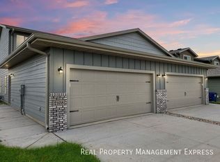 2356 S Ronsiek Ave, Sioux Falls, SD 57106