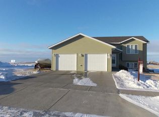 4712 Lewis Rd NW, Mandan, ND 58554