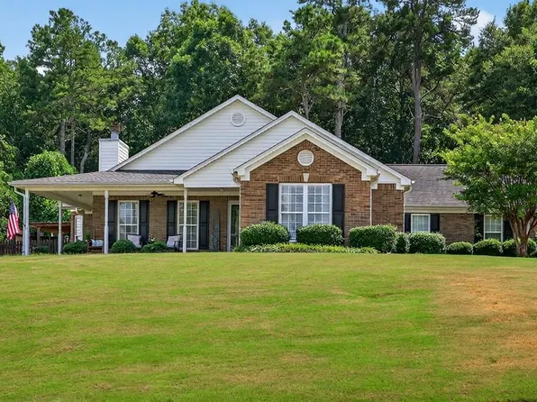 726 Overlook Dr, Winder, GA 30680