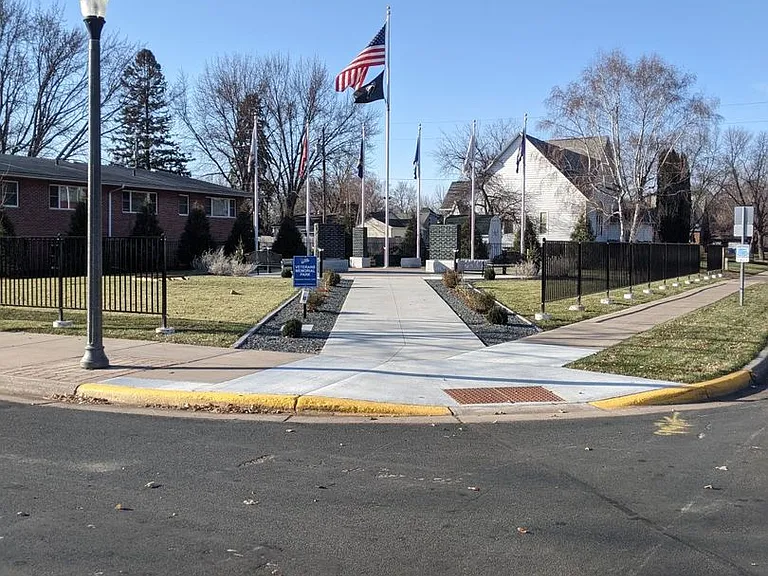 215 Birch St S — Photo 25