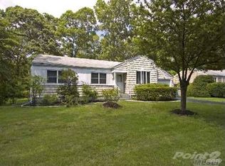 21 Powell Ct, North Babylon, NY 11703