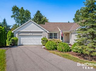 17 Pond Ridge Dr NE, Grand Rapids, MI 49546