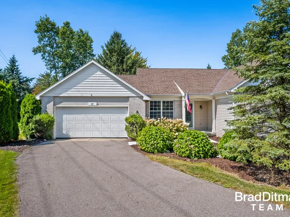 17 Pond Ridge Dr NE, Grand Rapids, MI 49546